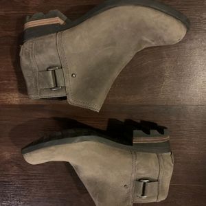 Sorel Booties - brown & heeled with grip sole - size 7
